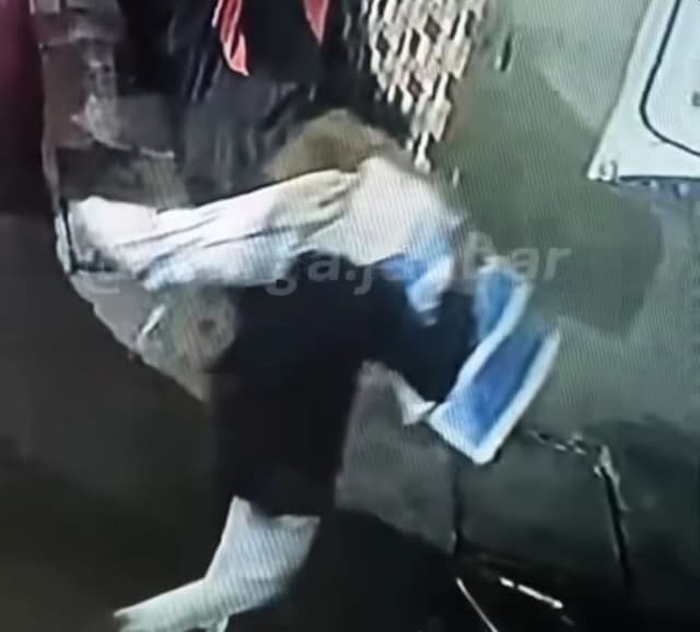 5 Fakta Heboh Pria Panggul Karung di Tambora Jakbar, Dikira Bawa Mayat Ternyata Biawak