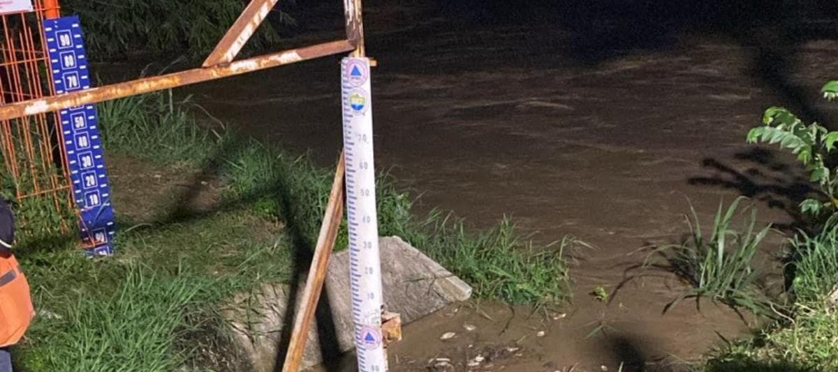 Sirine Peringatan Banjir Bekasi Berbunyi, Kali Bekasi Berstatus Siaga 2 Malam Ini!