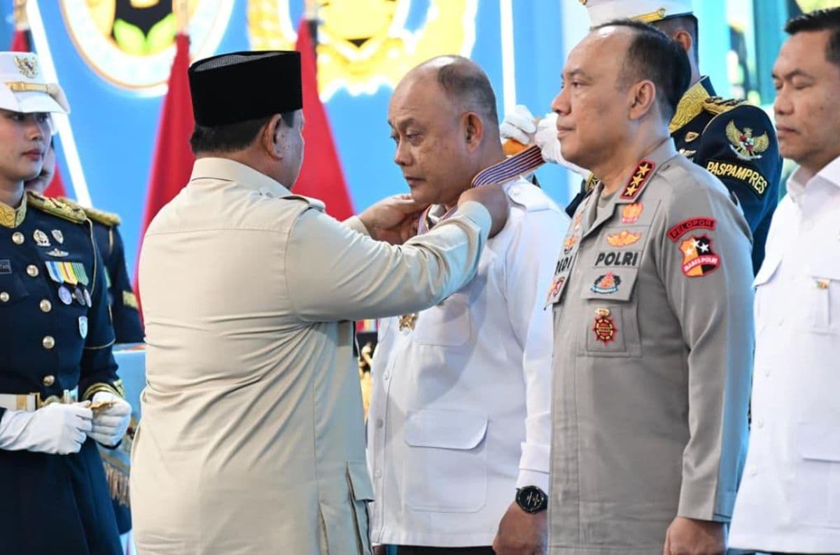 Prabowo Beri Tanda Kehormatan 70 Tokoh Penggerak Gizi dan Ketahanan Pangan Nasional