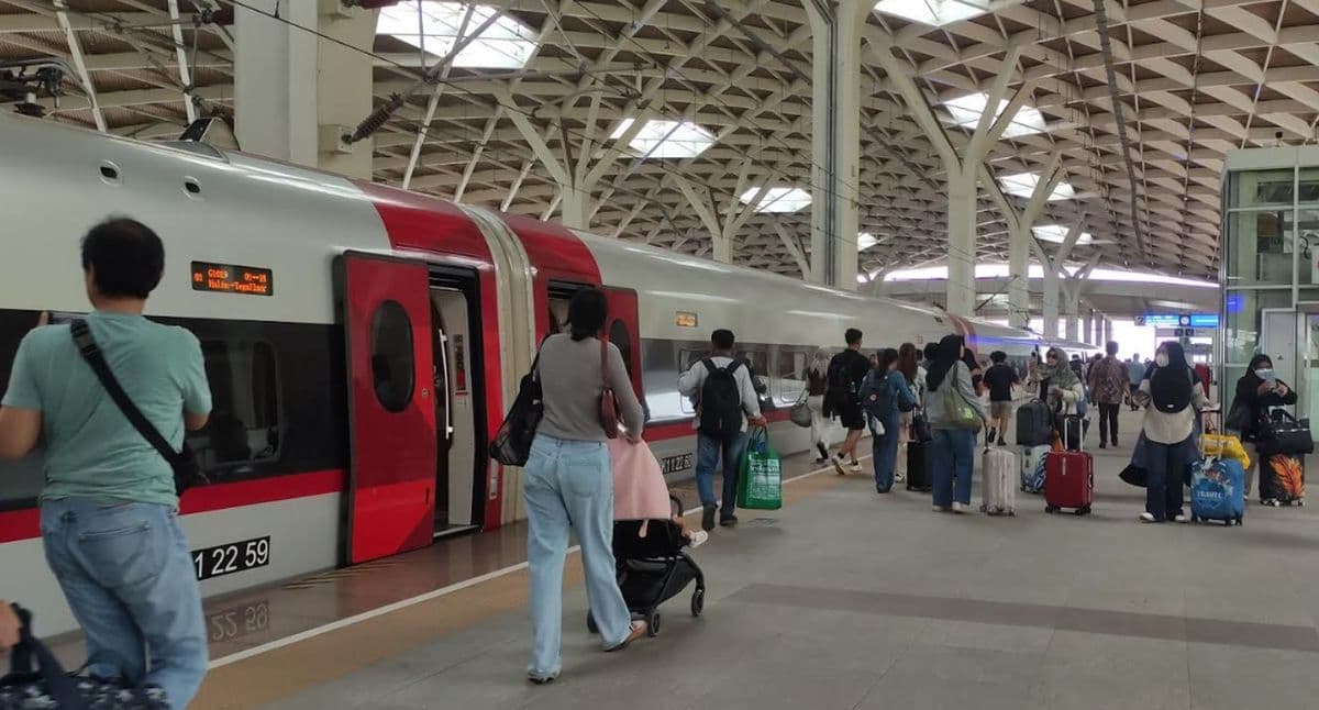 Long Weekend Imlek, Penumpang Whoosh Capai 25.678 per Hari