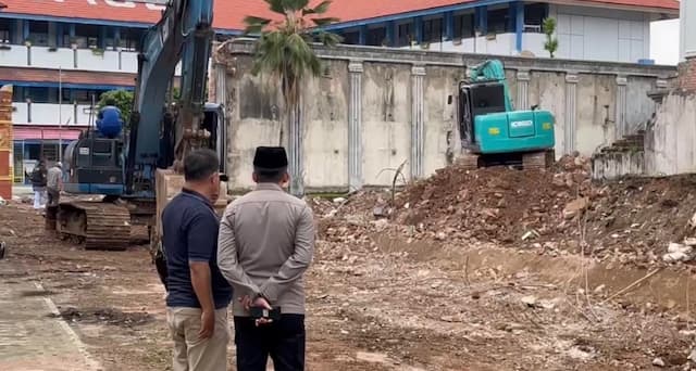 Tembok Bangunan Mewah Timpa SMPN 182, Polisi: Kita Awasi Pembangunannya!