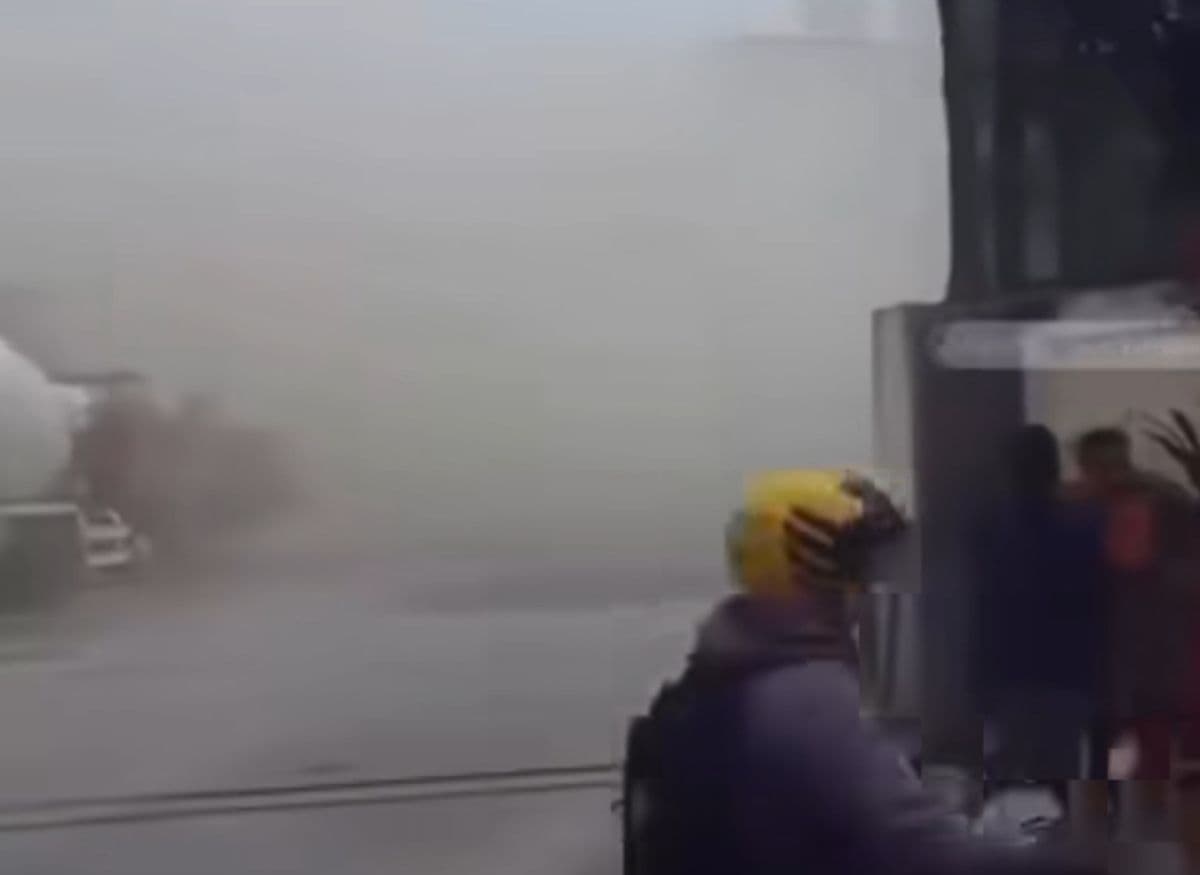 Diduga Bocor, Abu Tebal dari Pabrik Semen Selimuti Ciater Serpong