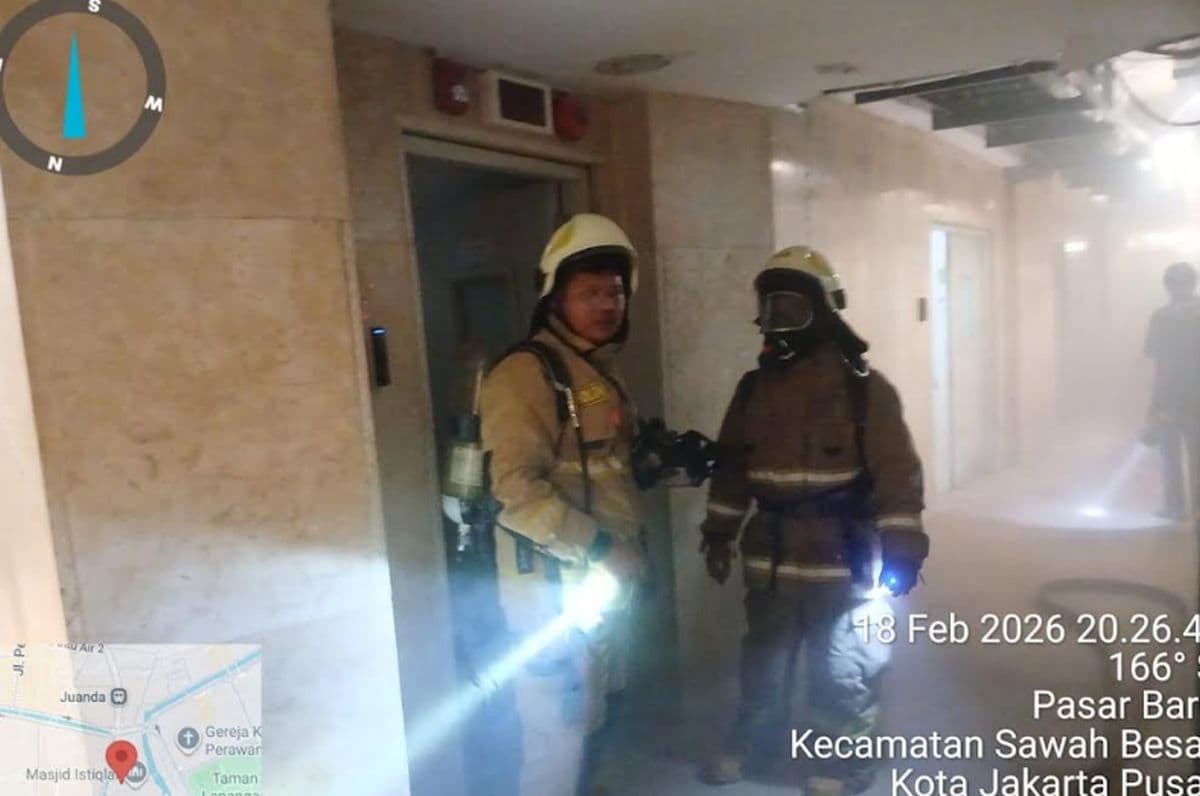 Ruang CCTV Masjid Istiqlal Terbakar saat Sholat Tarawih Perdana, 9 Unit Damkar Dikerahkan