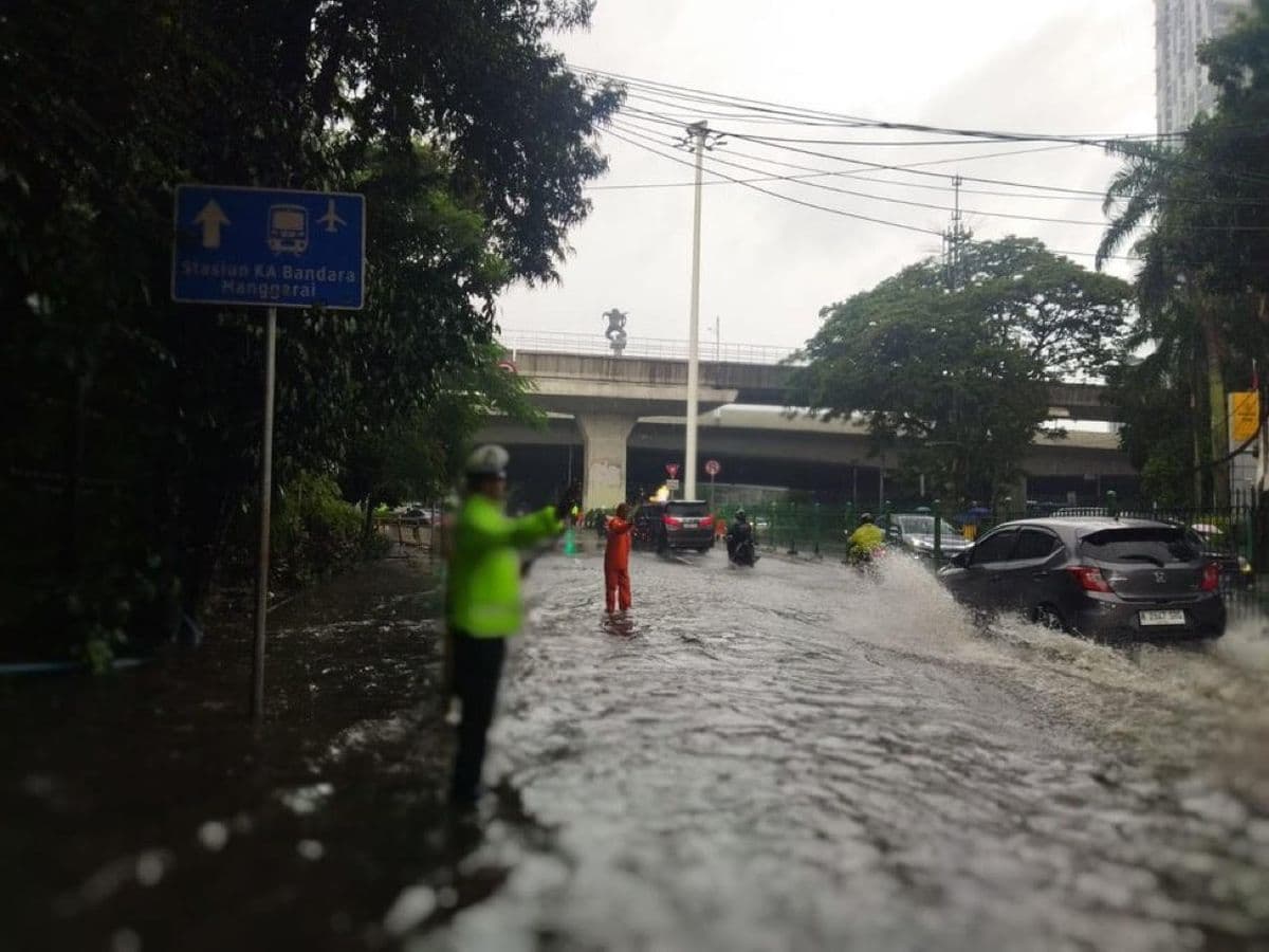 Banjir Rendam Daan Mogot Jakbar, Ketinggian Air 20-30 Cm