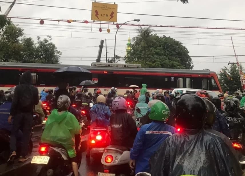 Kronologi Lengkap KA Bandara Soetta Tabrak Truk di Poris Tangerang