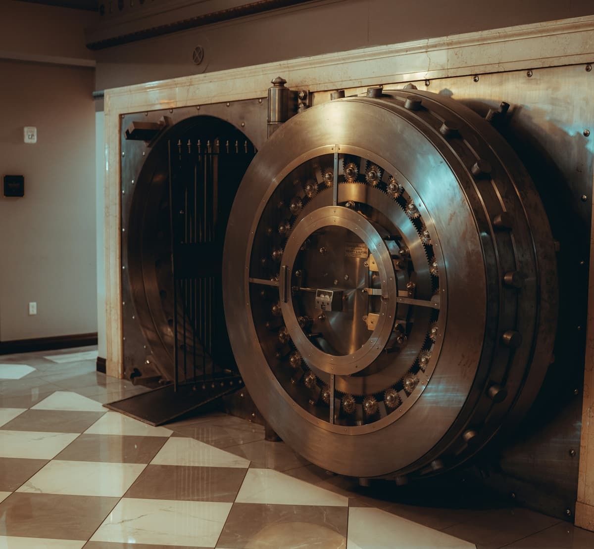 Gagal Rampok Bank, Pria Bangladesh Terkunci 9 Jam dalam Brankas