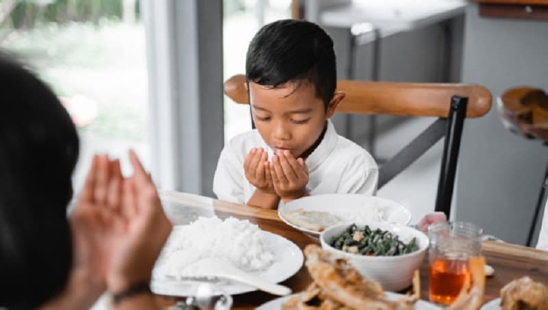 5 Tips Ajari Anak Puasa Ramadan Tanpa Rusak Mentalnya