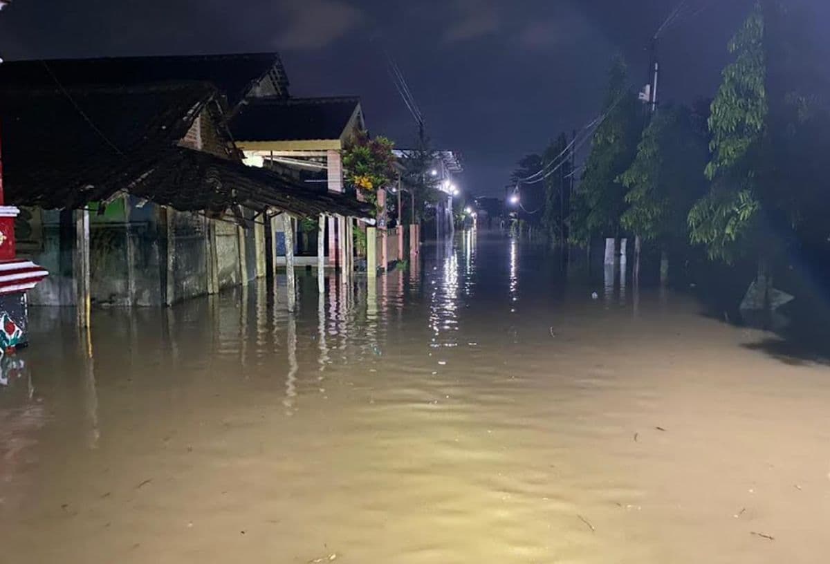 Banjir Terjang Jateng dan Jatim, 1 Orang Tewas