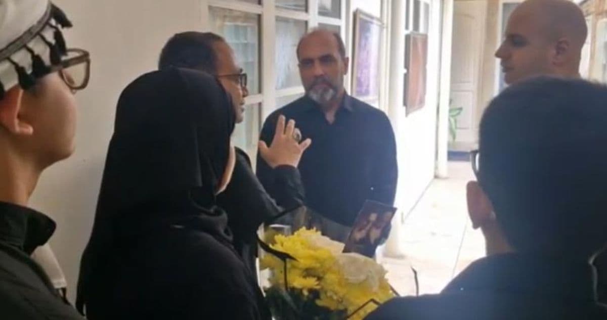 Karangan Bunga Membanjiri Kedubes Iran Usai Wafatnya Ayatollah Ali Khamenei