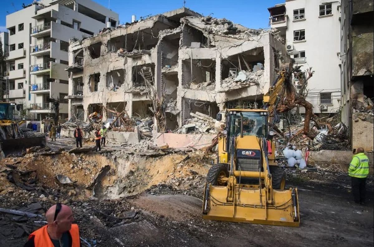 Iran Bombardir Yerusalem Barat Israel, 6 Orang Terluka