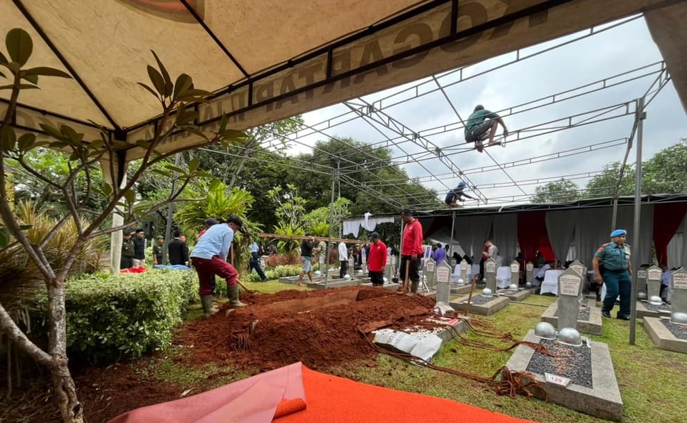 Try Sutrisno Dimakamkan Dekat Ani Yudhoyono dan BJ Habibie di TMP Kalibata