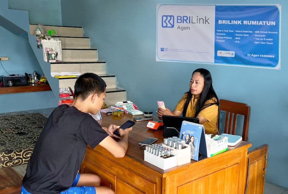 Dedikasi Rumiatun, BRILink Agen di Grobogan yang Sigap Melayani Warga Desa