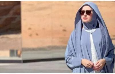 Tetap Umrah di Tengah Perang, Kimberly Ryder Sebut Makkah dan Madinah Tempat Berlindung Terbaik