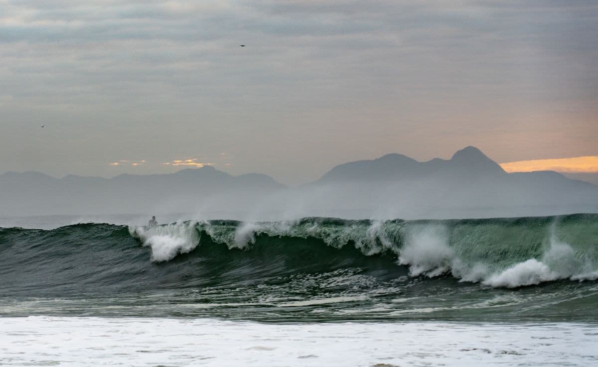 Peringatan Dini BMKG: Waspada Gelombang Tinggi hingga 6 Meter pada 5-8 Maret 2026