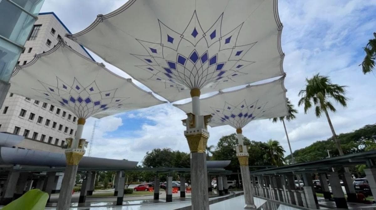 Suasana Madinah di Tengah Jakarta, Intip Pesona Payung Raksasa di Masjid Assahara
