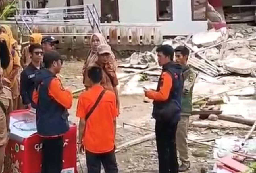 Bencana Tanah Bergerak, Ratusan Rumah Rusak di Sukabumi Bencana Tanah Bergerak, Ratusan Rumah Rusak di Sukabumi