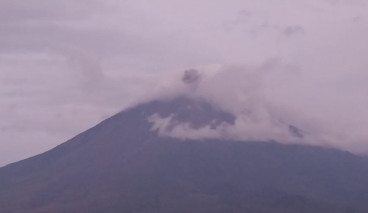 Gunung Semeru Kembali Menggeliat, 5 Kali Erupsi Sore hingga Malam Ini