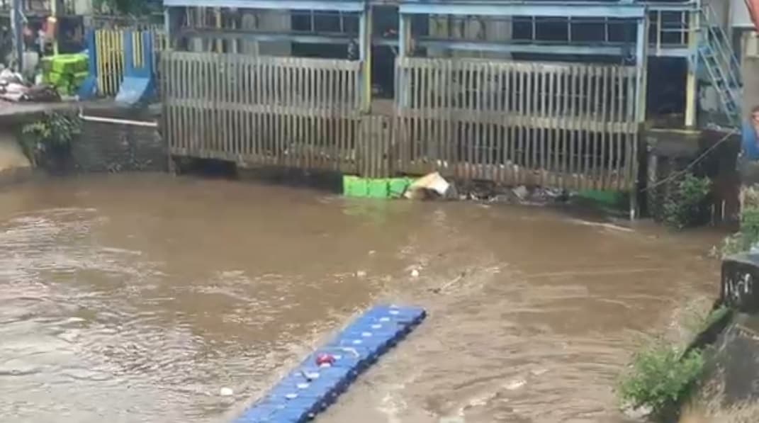 Hujan Deras Guyur Jakarta, Pintu Air Manggarai Berstatus Waspada