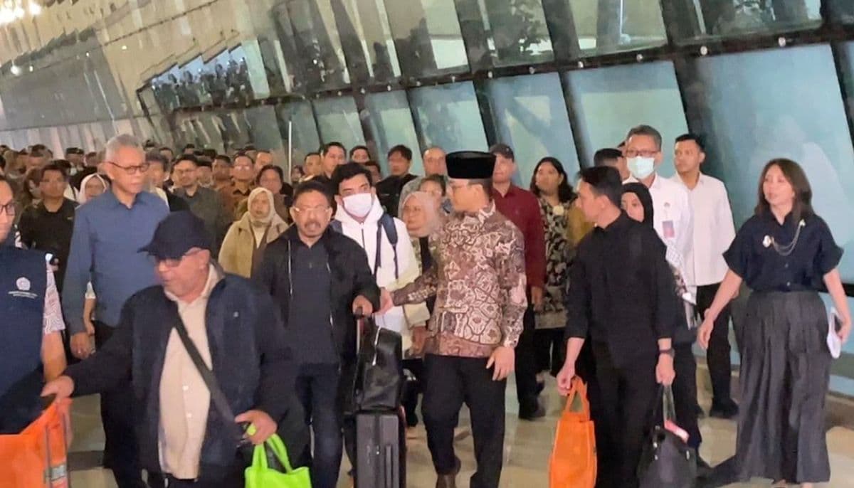 Dikawal Menlu, 22 WNI Dipulangkan dari Iran Tiba di Bandara Soetta