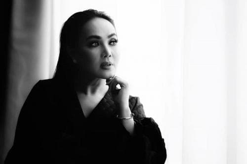 Sering Dipanggil 'Nyai', Dewi Gita Nangis Sesegukan saat Ingat Vidi Aldiano