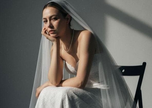 Unggah Foto Bergaun Pengantin, Ratu Rizky Nabila Kaitkan Lirik Lagunya dengan Garis Hidup