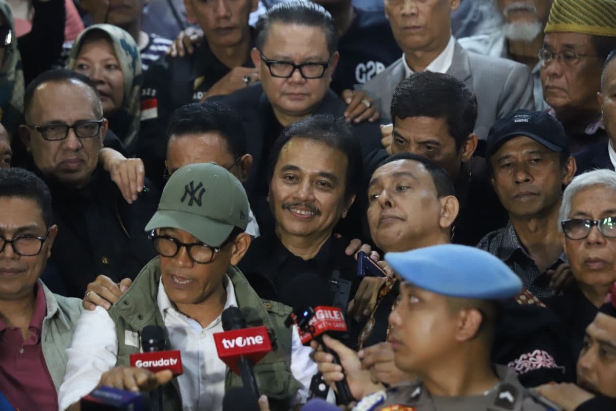 Roy Suryo dan Dokter Tifa Bubarkan Pengacara Bala RRT