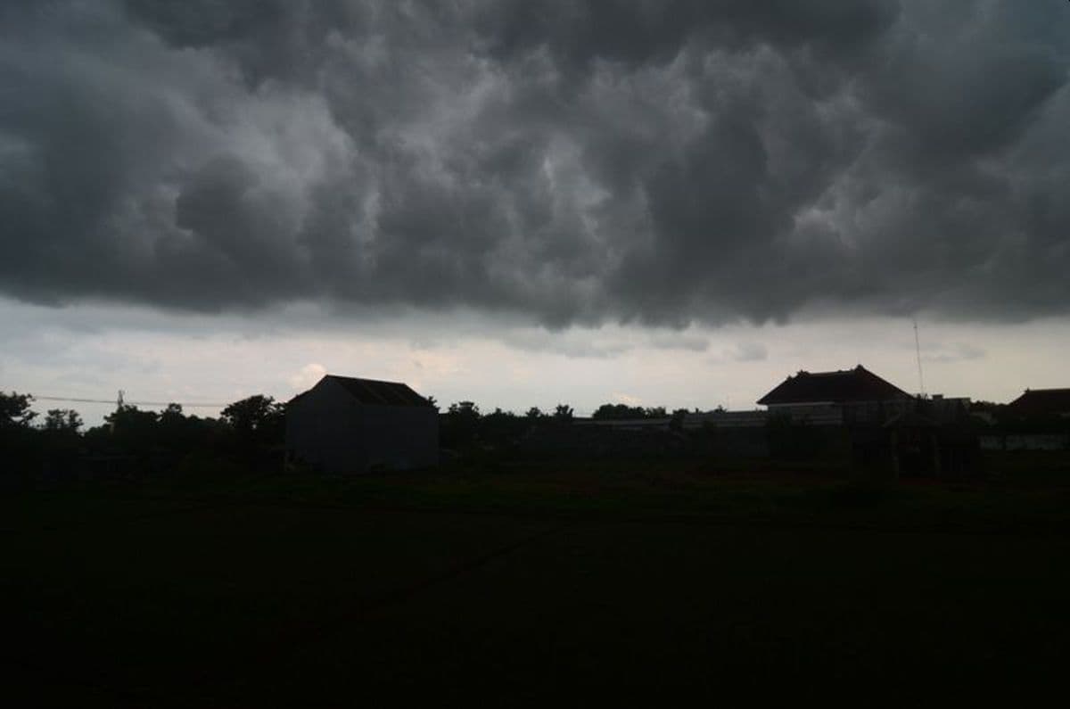 Waspada! Hujan Sangat Lebat Diprediksi Terjang Timur Indonesia