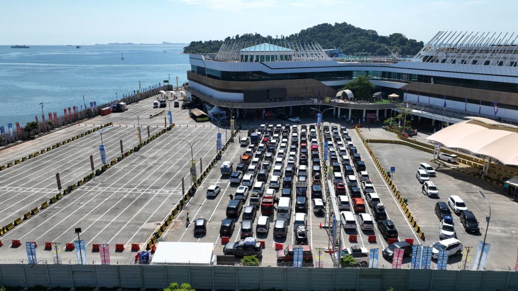 Wakapolri Tinjau Udara Arus Mudik, Pastikan Penyeberangan Merak–Bakauheni Terkendali