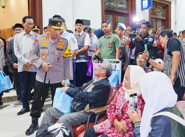 Tinjau Stasiun Tugu DIY, Kapolri Pastikan Puncak Arus Mudik Berjalan Aman