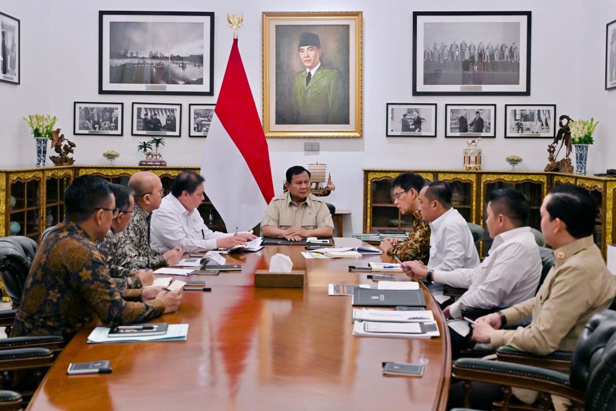 Prabowo Kumpulkan Menteri, Siapkan Jurus Hemat Energi Hadapi Gejolak Timur Tengah