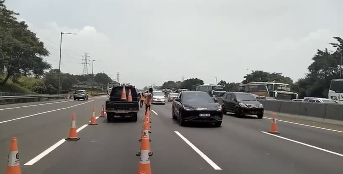 Tol Jakarta&ndash;Cikampek Padat, Ini Penyebabnya