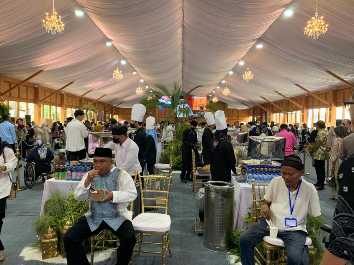 Open House Istana, Opor Ayam hingga Empal Gentong Diserbu Warga