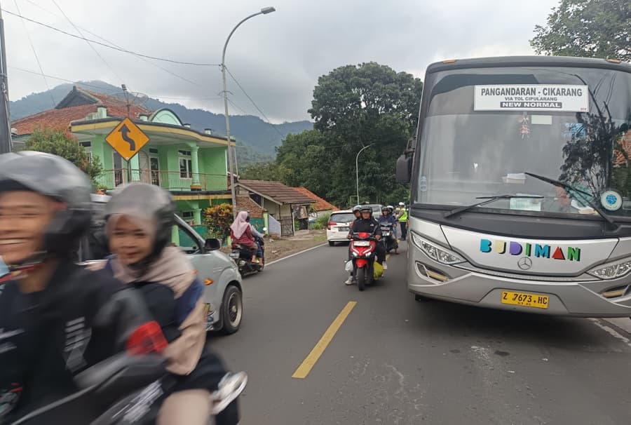 Bus Mogok Akibat Tak Kuat Nanjak, Lingkar Gentong Tasikmalaya Macet Parah