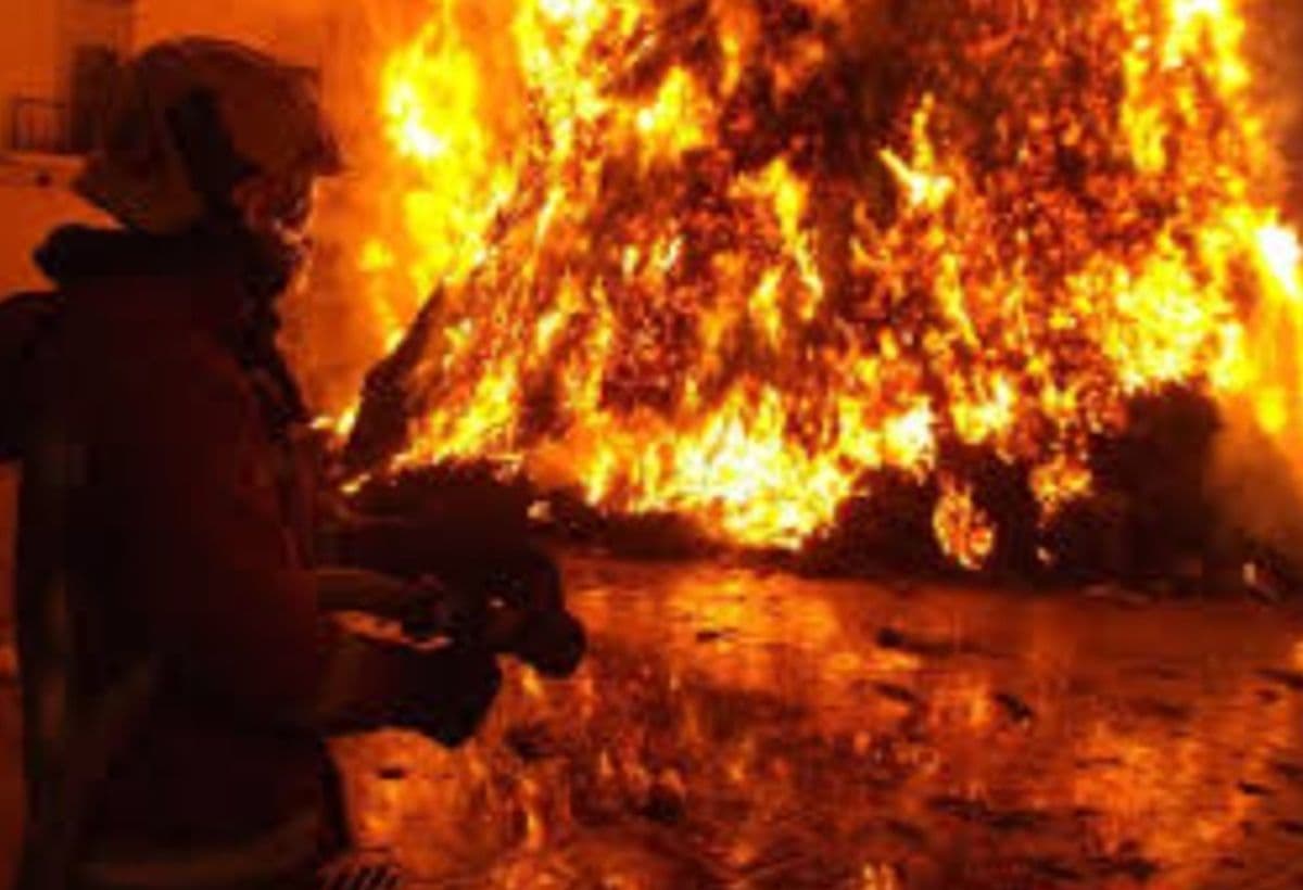 Pabrik Kaos Kaki di Bekasi Terbakar, 8 Mobil Damkar Dikerahkan