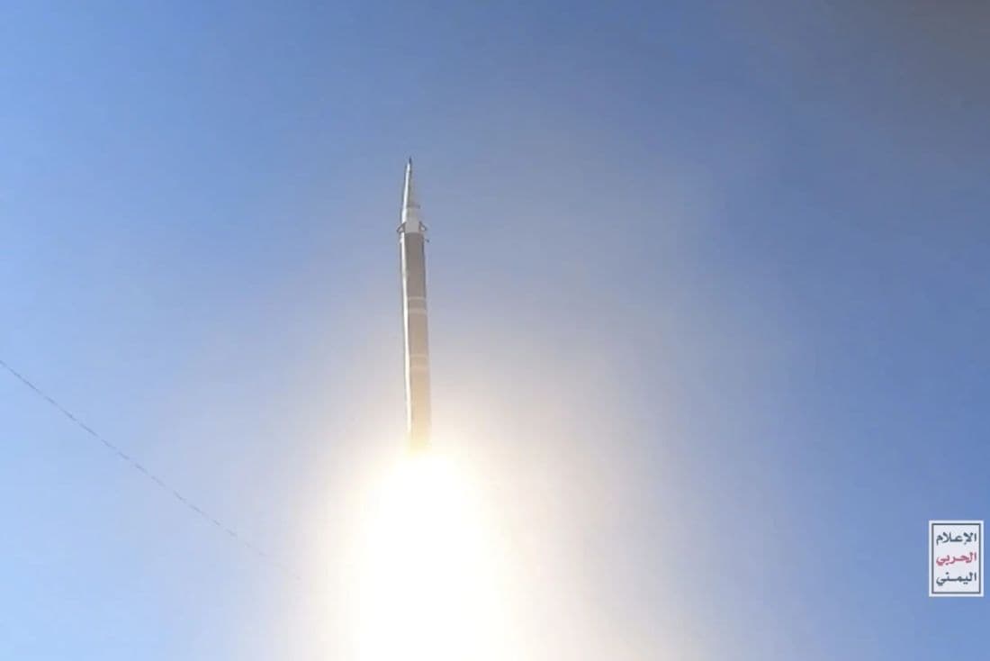 Perang Makin Panas, Houthi Lancarkan Serangan Rudal Balistik ke Israel