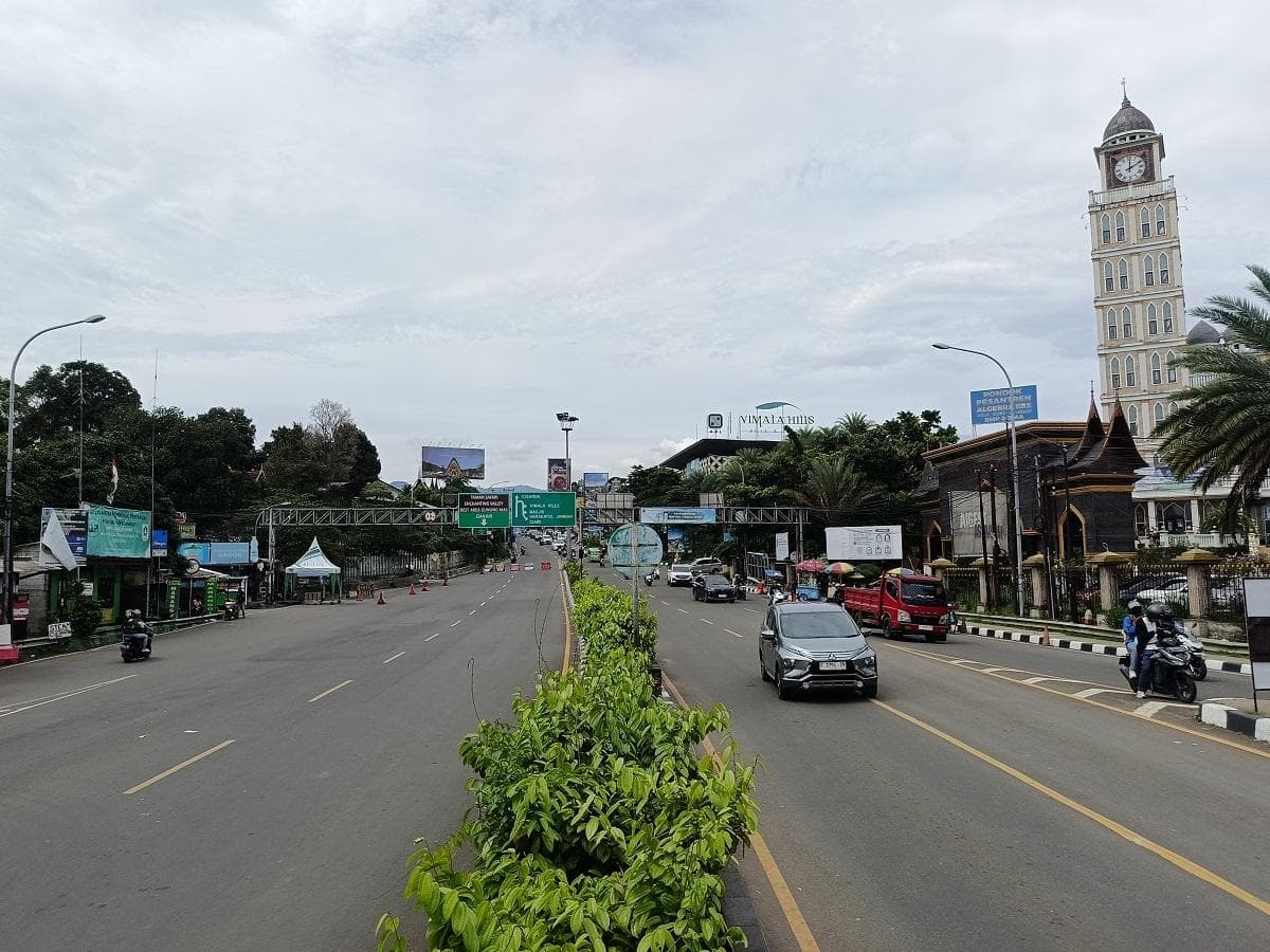 One Way Puncak Arah Jakarta Diterapkan, 12.800 Kendaraan Melintas One Way Puncak Arah Jakarta Diterapkan, 12.800 Kendaraan Melintas