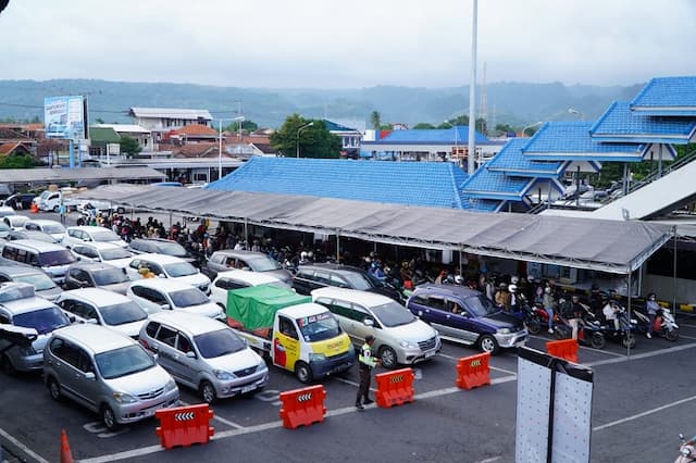 Antrean Capai 5,8 Km, ASDP Sebut Arus Ketapang&ndash;Gilimanuk Tetap Jalan