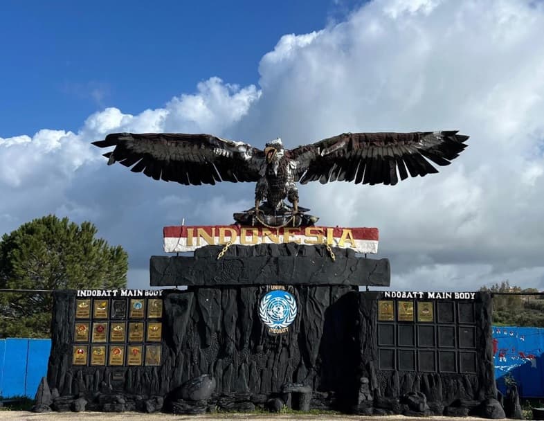 Gugur Akibat Serangan Israel, Jasad Praka Farizal Disemayamkan di East Sector Headquaters Gugur Akibat Serangan Israel, Jasad Praka Farizal Disemayamkan di East Sector Headquaters
