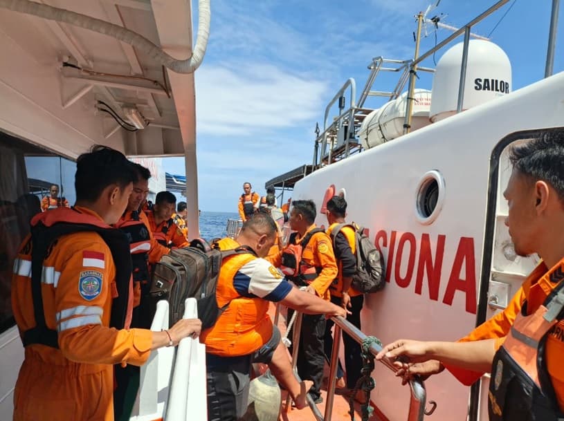 Kapal Nelayan Tenggelam Akibat Cuaca Buruk, 21 Orang Berhasil Diselamatkan