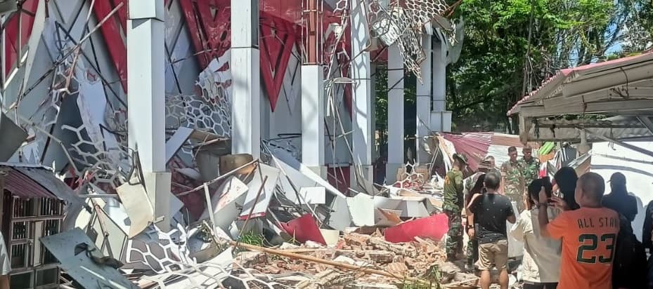 Wanita di Manado Nekat Lompat dari Bangunan 2 Lantai saat Gempa Besar M,76