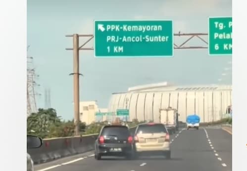 Viral Dua Pengemudi Mobil Cekcok di Tol Pelabuhan Arah Priok, Senggolan hingga Halangi Jalan