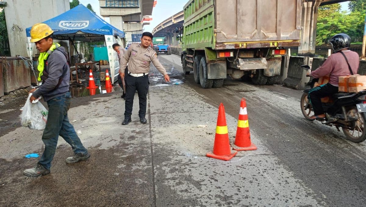 Tragis, Pemotor Jatuh Terlindas Truk Trailer hingga Tewas di Jakut