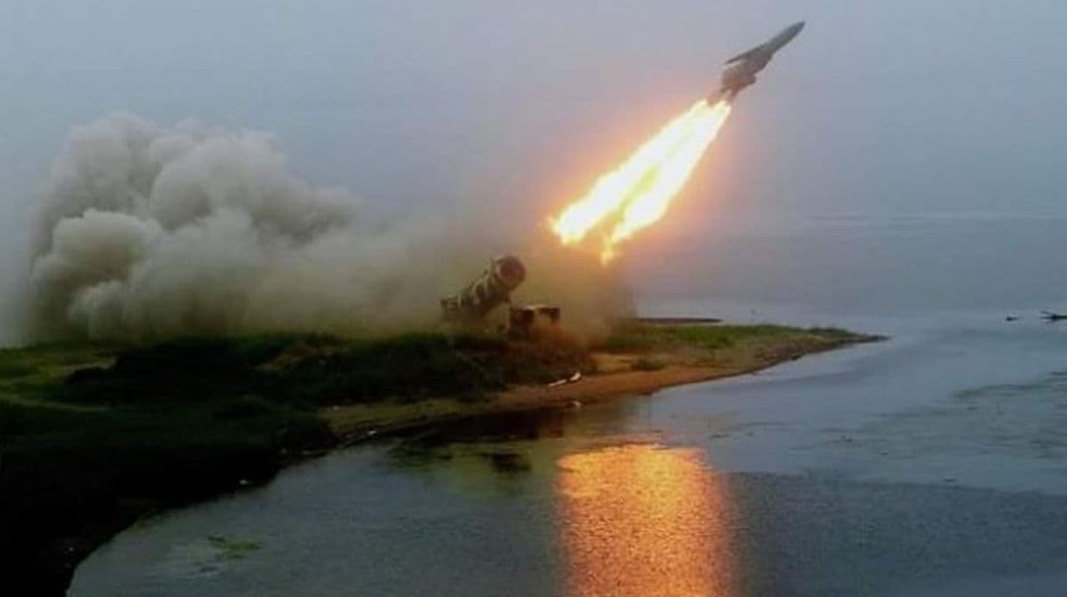 Iran Luncurkan Lebih dari 10 Rudal ke Israel dalam 3 Gelombang