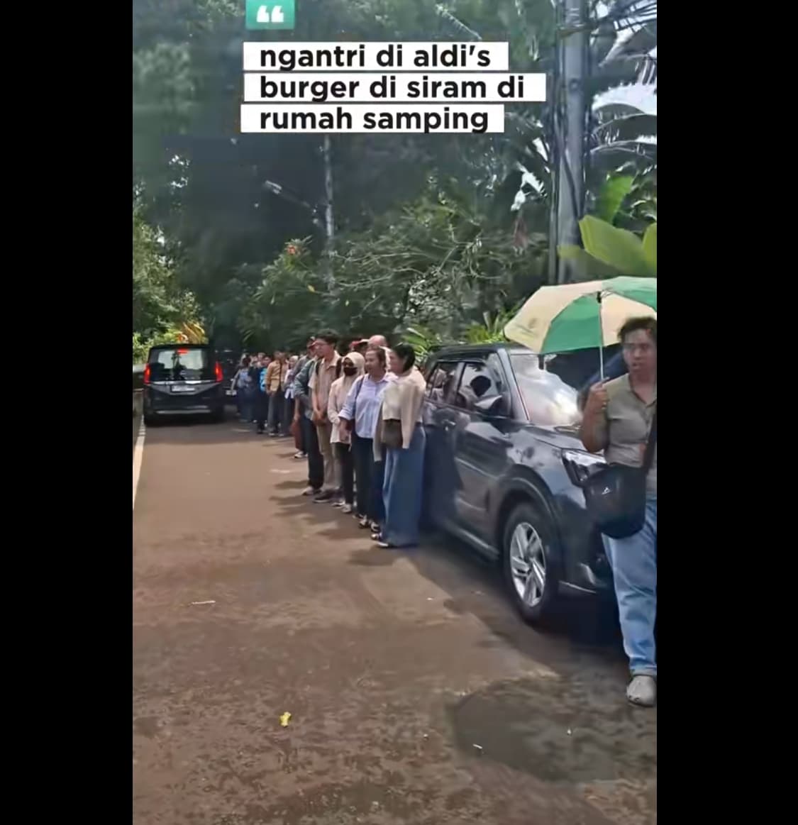 Viral Antrean Aldi&rsquo;s Burger Membludak, Penghuni Kompleks Siram Pembeli