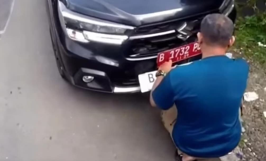 Viral Mobil Dinas Pemprov DKI Pelesiran Pakai Pelat Putih di Puncak Bogor