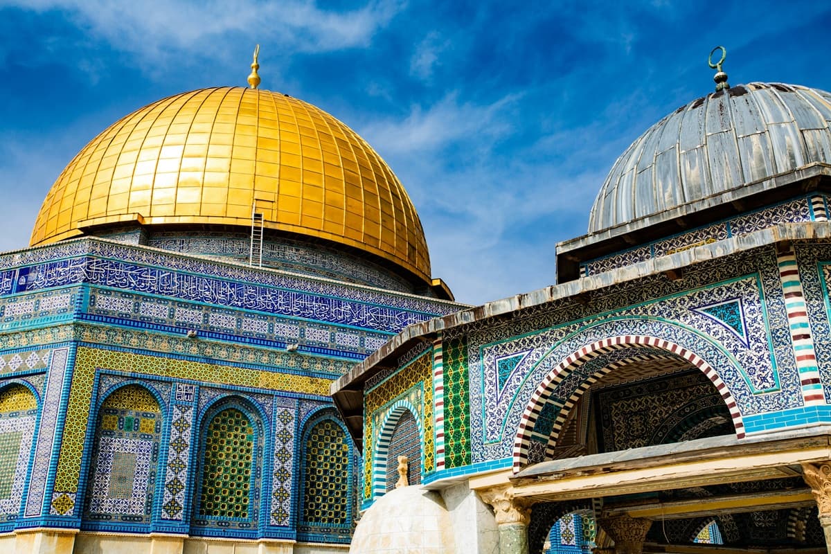 Masjid Al-Aqsa Dibuka Usai 40 Hari Penutupan, Ribuan Muslim Palestina Tunaikan Sholat Subuh