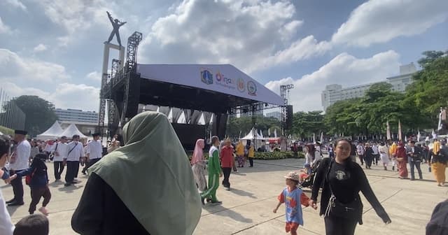 Penampakan Ribuan Warga Meriahkan Lebaran Betawi 2026 di Lapangan Banteng