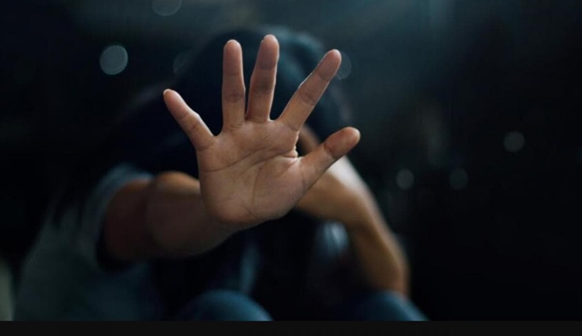 Bejat! Ayah Cabuli Anak Kandung di Ruang Tamu saat Istri Tidur