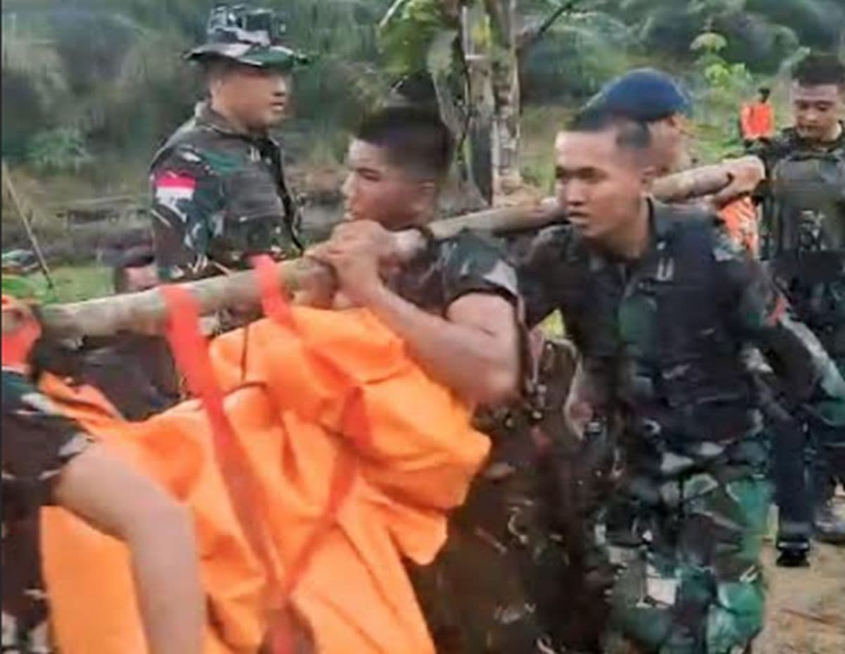 209 Prajurit TNI AD Dikerahkan Evakuasi Helikopter Jatuh di Hutan Rimba Sekadau