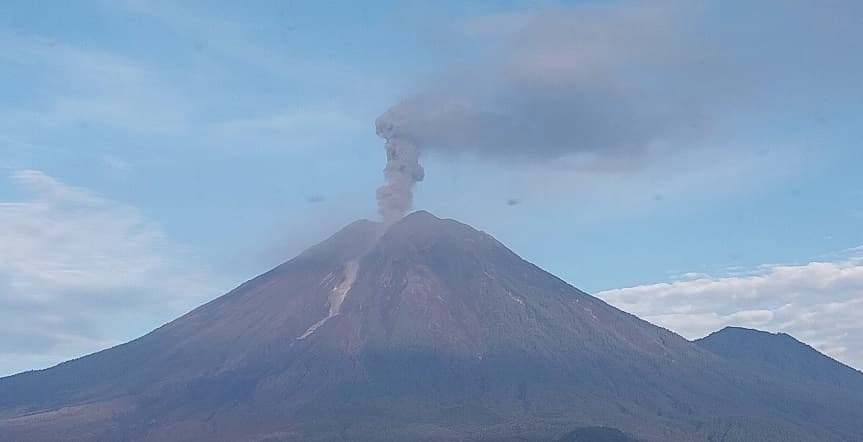 Gunung Semeru Kembali Menggeliat, 7 Kali Erupsi Hari Ini